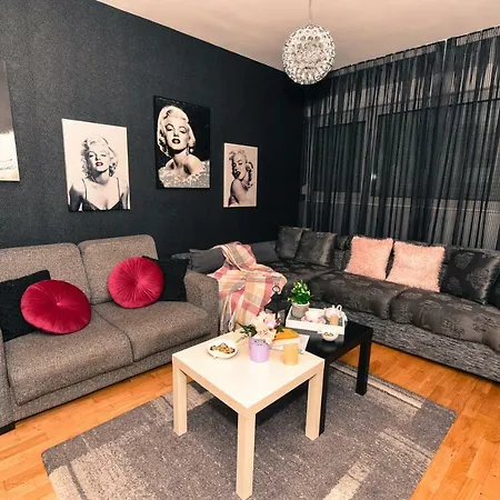 Marilyn Будва